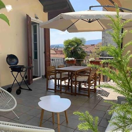 شقة La Dolce Vita إنترا المظهر الخارجي الصورة